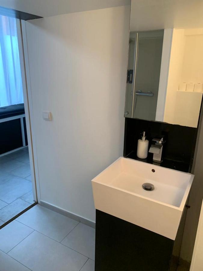 דירות פריז Spacious Bright Split Level Flat In The Fashionable Marais מראה חיצוני תמונה